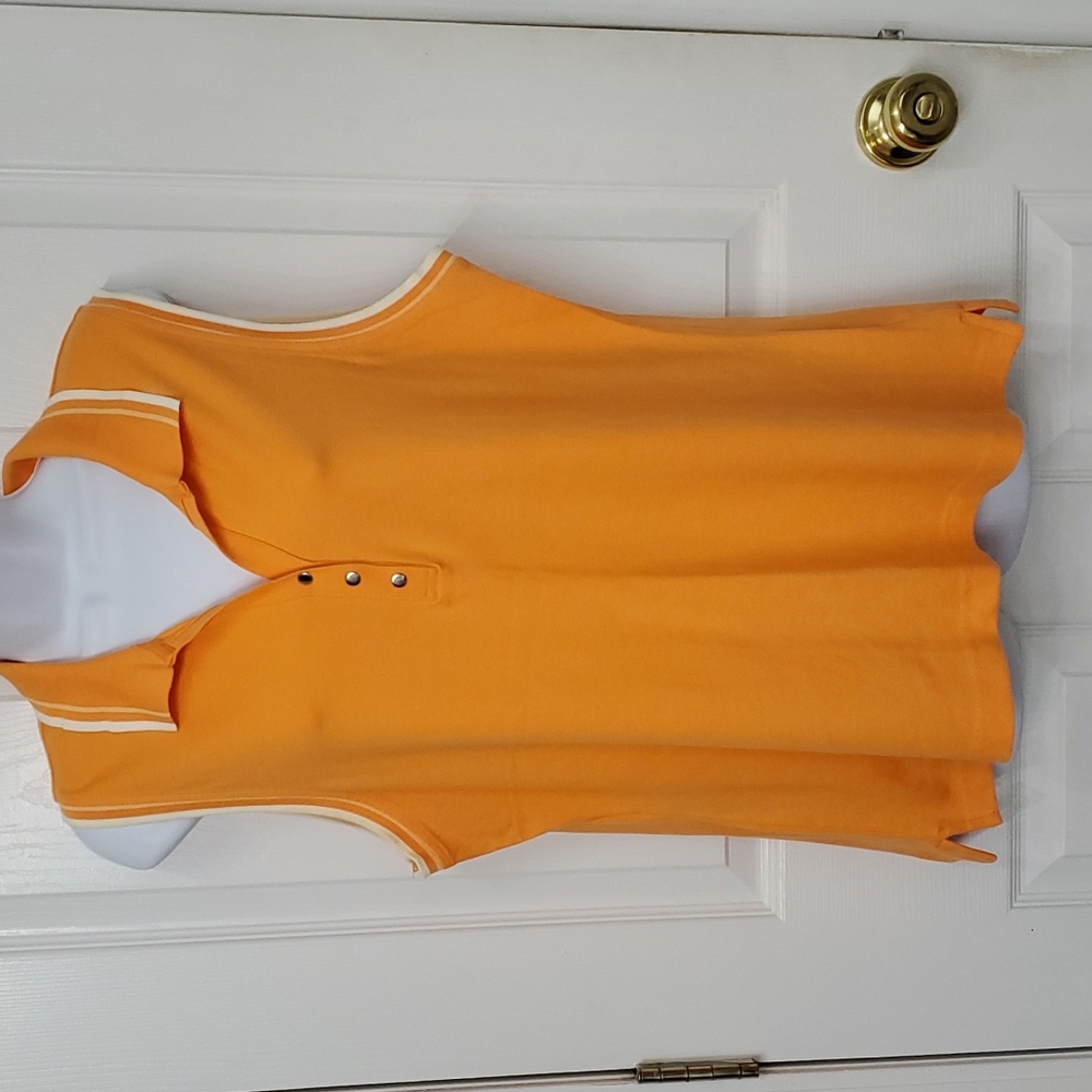 Coral colored Croft & Barrow XL sleeveless top with collar and buttons